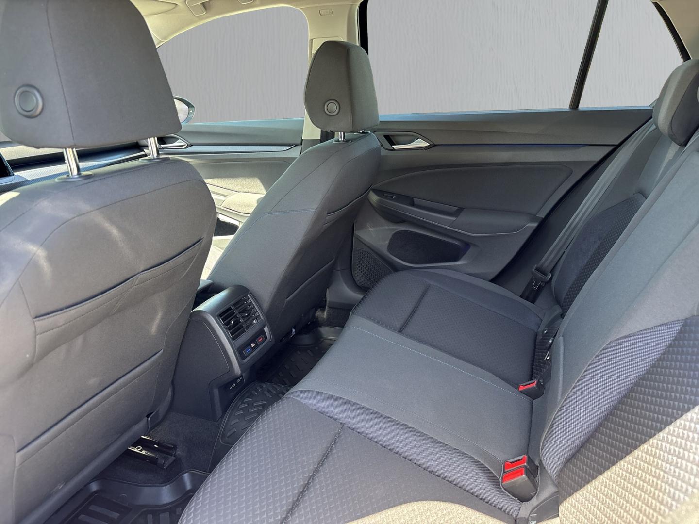 Volkswagen Golf VIII United 1,5 TSI SHZ PDC LMF 8-fach Appl, миниатюра 14
