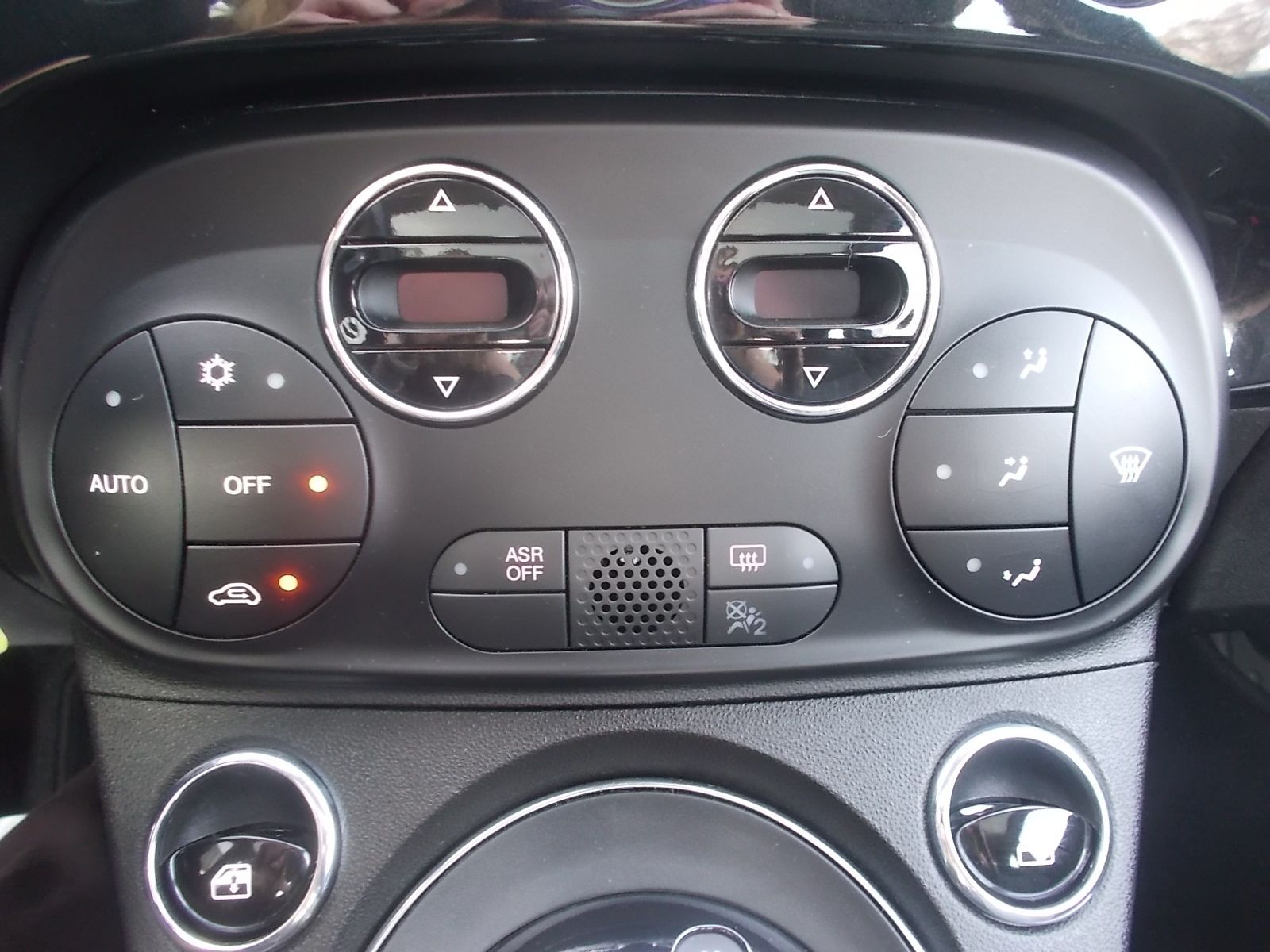 Fahrzeugabbildung Fiat 500 Lounge 1.2 8V