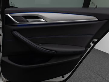 Fahrzeugabbildung BMW 540d xD Tour M Sport HUD HiFi Laserlicht 19``