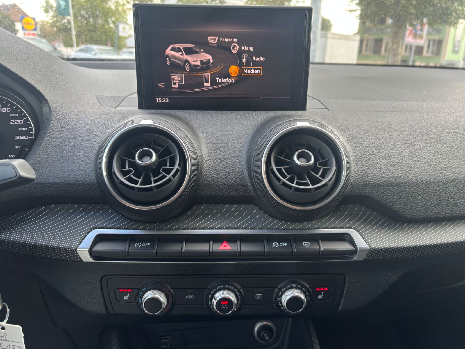 Fahrzeugabbildung Audi Q2 35 TFSI sport