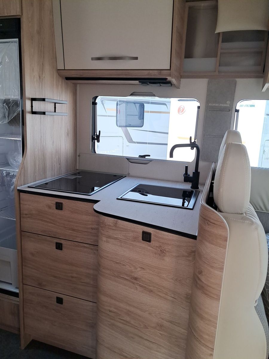 Fahrzeugabbildung Eura Mobil Profila RS PRS 695 EB Automatik + Mondial Paket