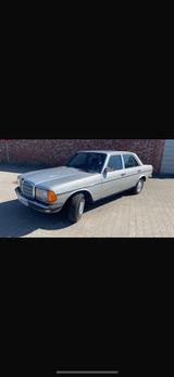 Mercedes-Benz Klassiker - Mercedes-Benz - W123 - 230 E, ... - Mercedes-Benz 230 Gebrauchtwagen in Hamburg