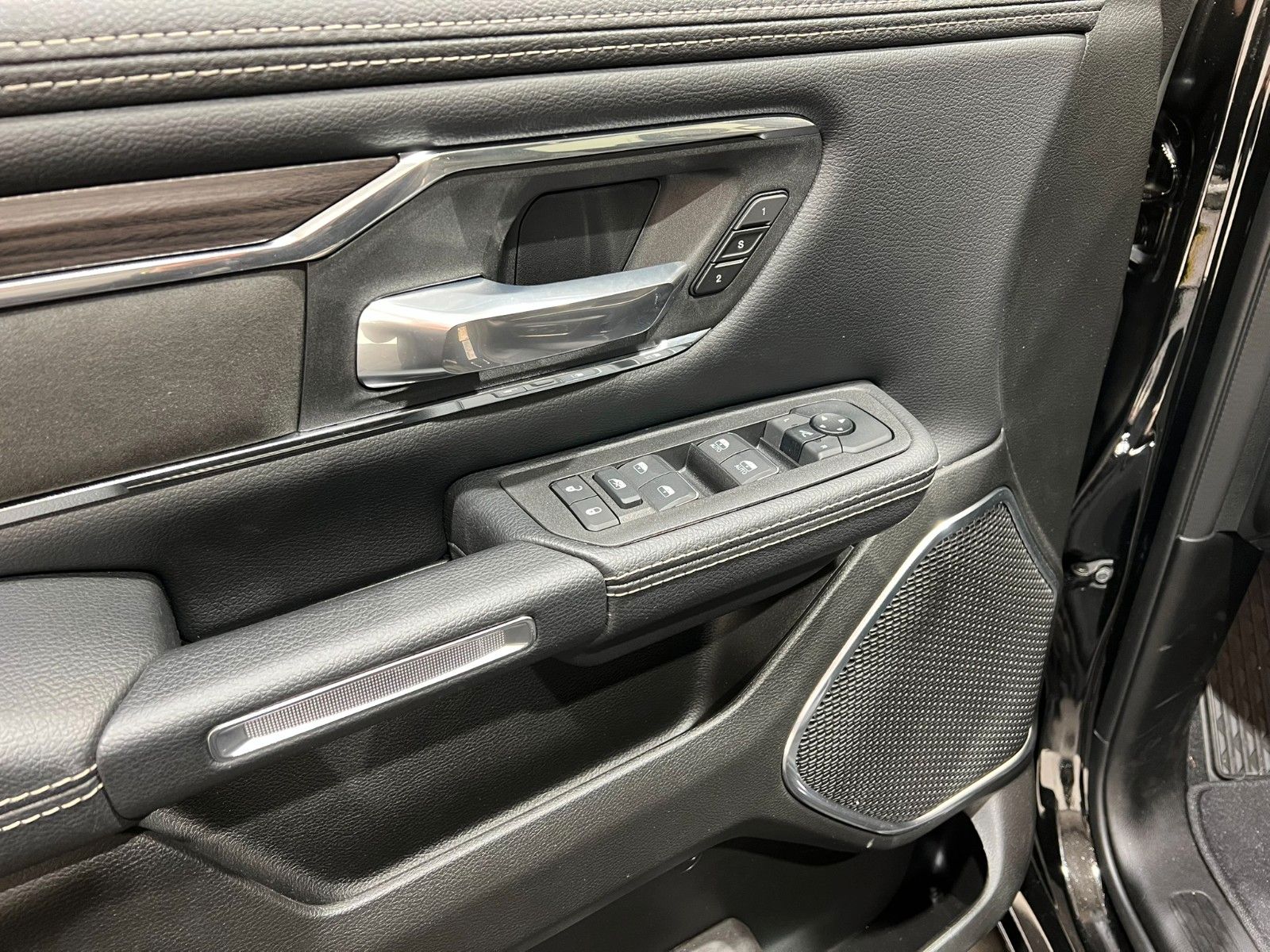 Fahrzeugabbildung Dodge RAM 1500 Laramie Sport 3.0L RTR Umbau