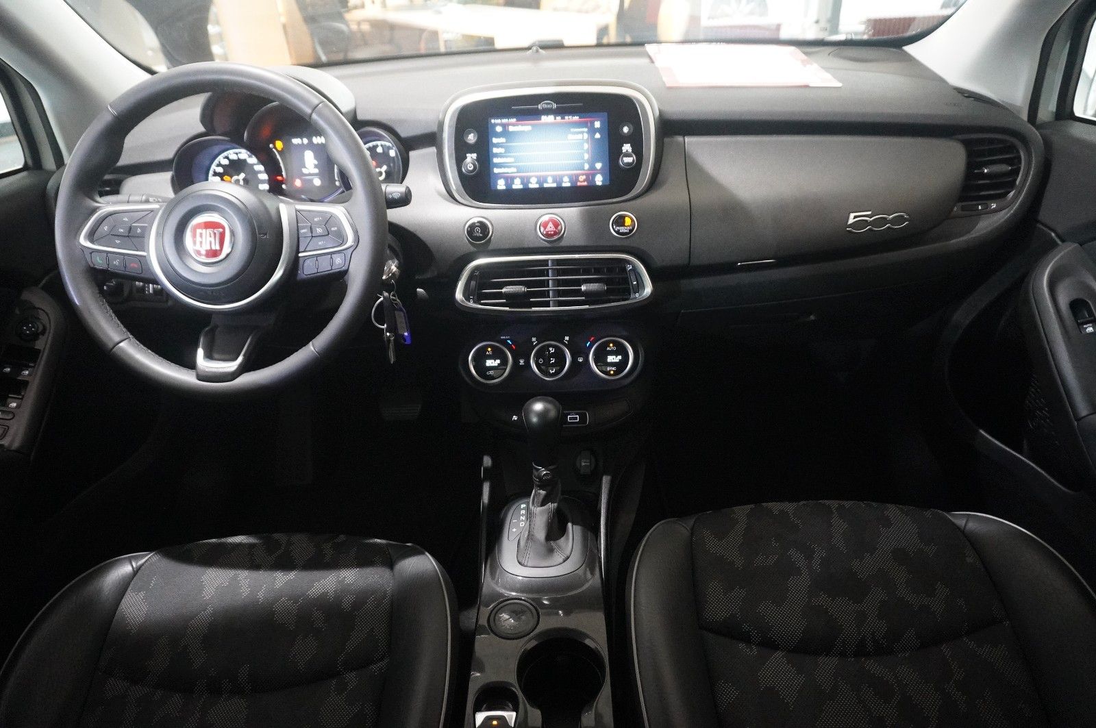 Fahrzeugabbildung Fiat 500X 1.3T CROSS DCT NAVI/LED/PDC/SPORT/TEMP/DAB+