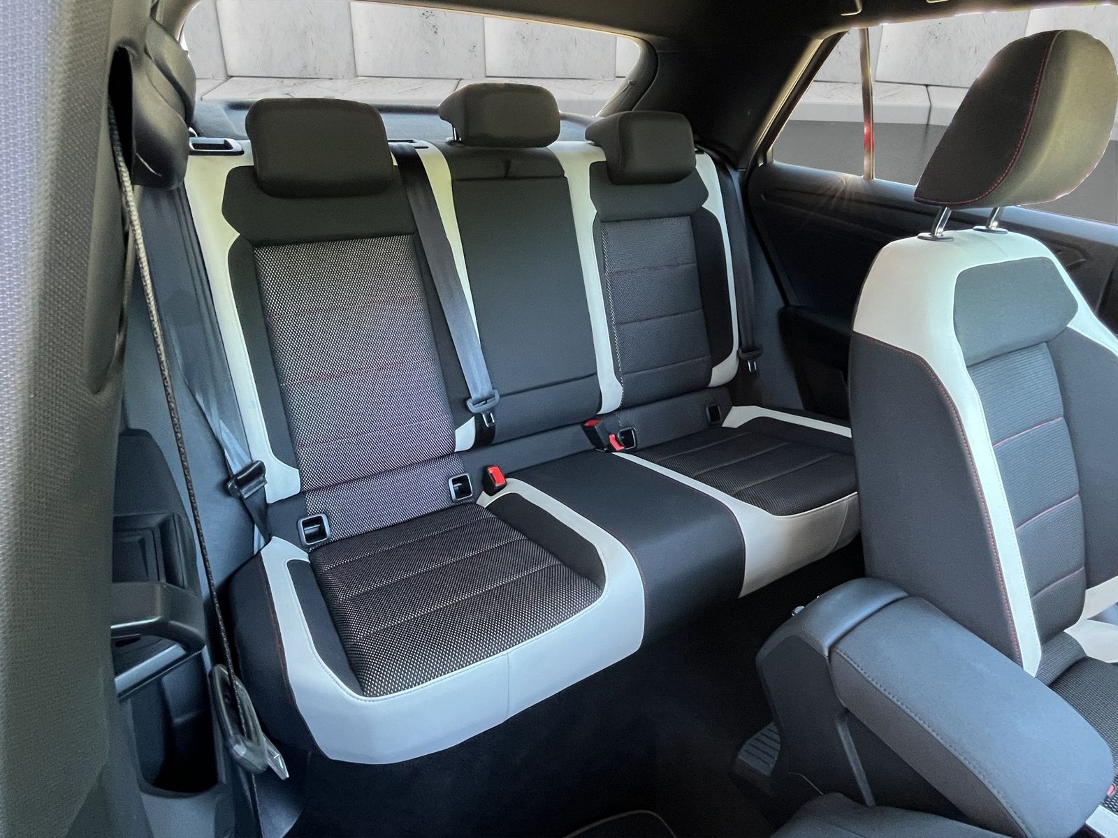 Fahrzeugabbildung Volkswagen T-Roc Sport*LED*ViCo*SHZ*NAVI*Kamera*PDC*19"**