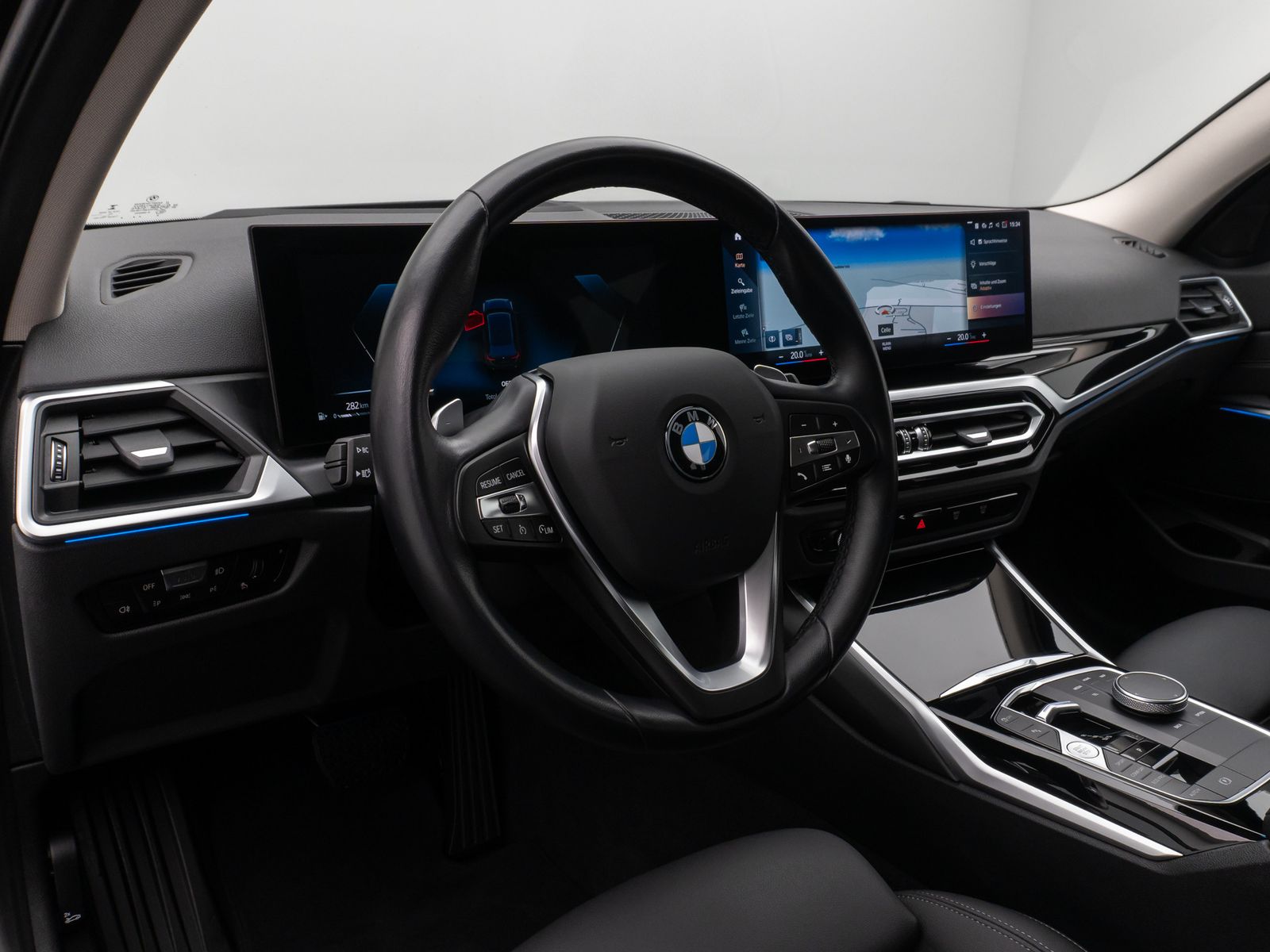 Fahrzeugabbildung BMW 318d Kamera DAB HiFi HUD Leder Komfort Sport LED