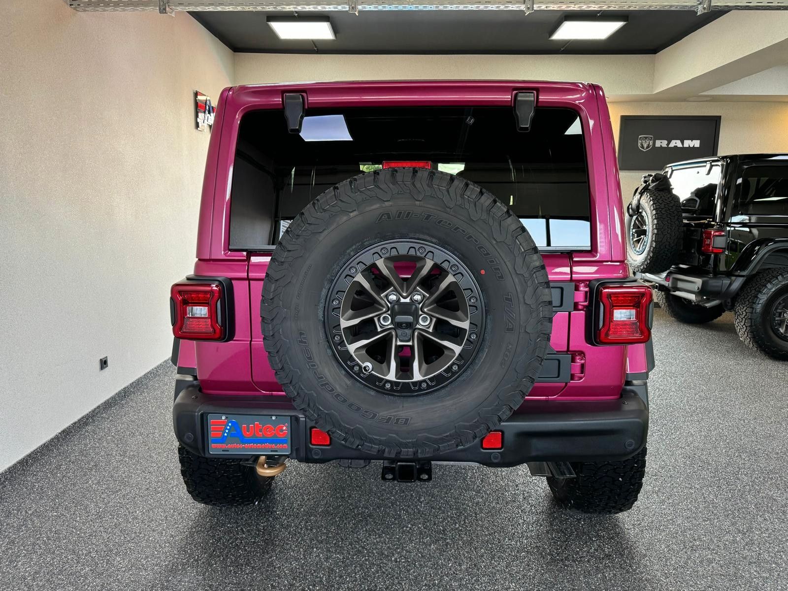 Fahrzeugabbildung Jeep 392 FINAL EDIT. 6.4L-V8 SKY ONE-WINDE-AHK 3.5To.