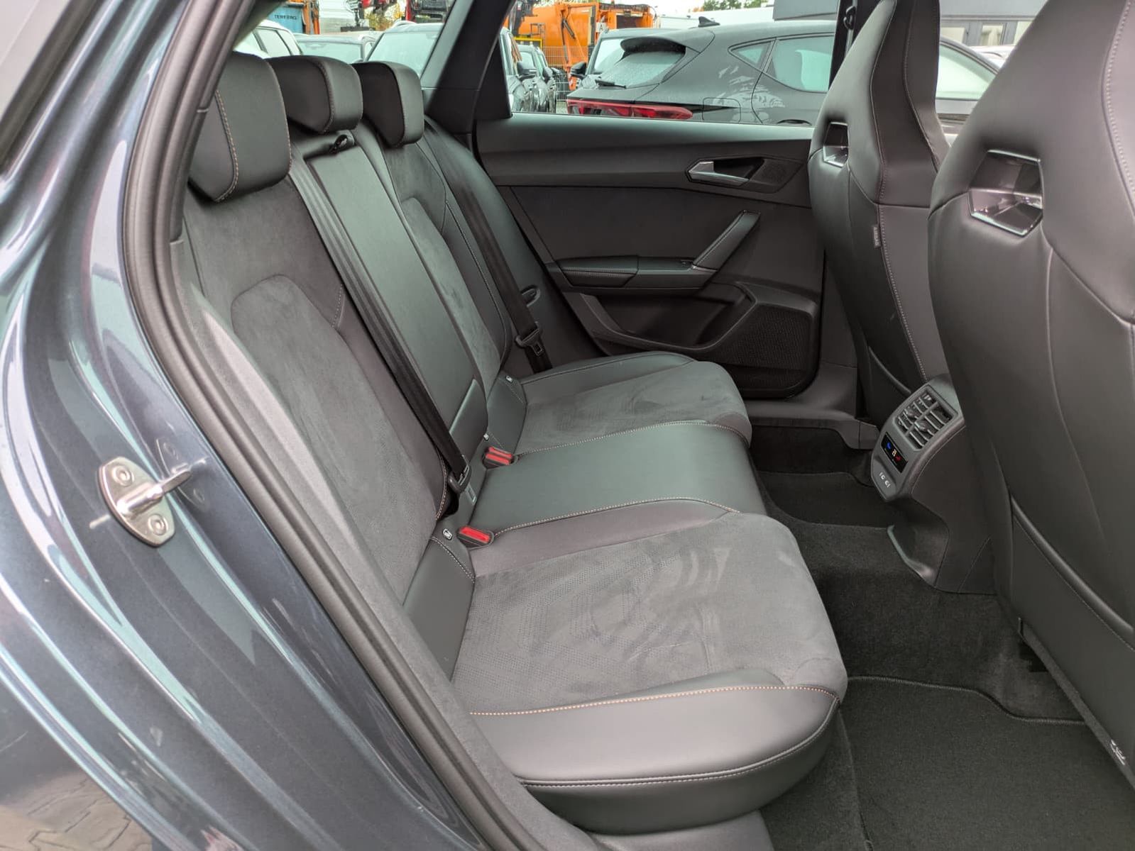 Fahrzeugabbildung CUPRA Leon 1.5 eTSI EDGE MATRIX*ACC*KAM*18"5JGARANTIE