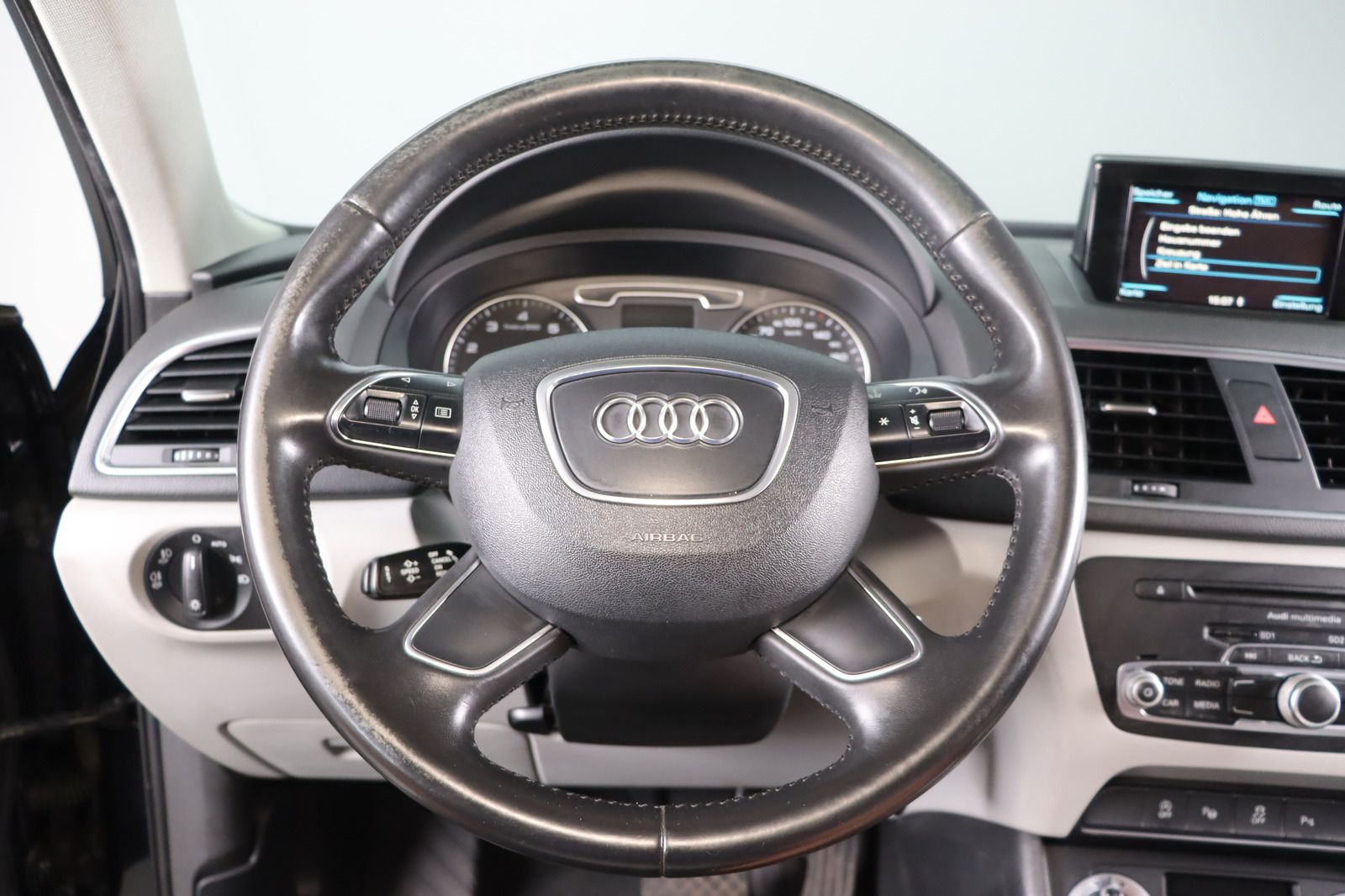 Fahrzeugabbildung Audi Q3 2.0 TFSI S tronic quattro * Standhzg. *