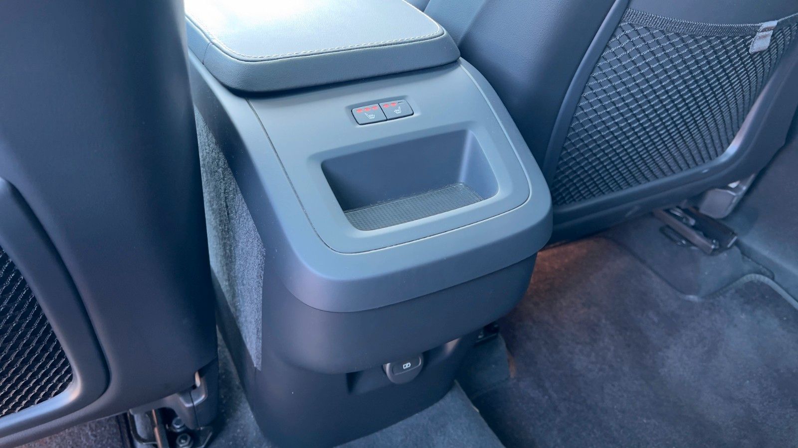 Fahrzeugabbildung Volvo XC90 B5 D AWD Plus Bright*STDHZG*360°*LUFT*ACC*