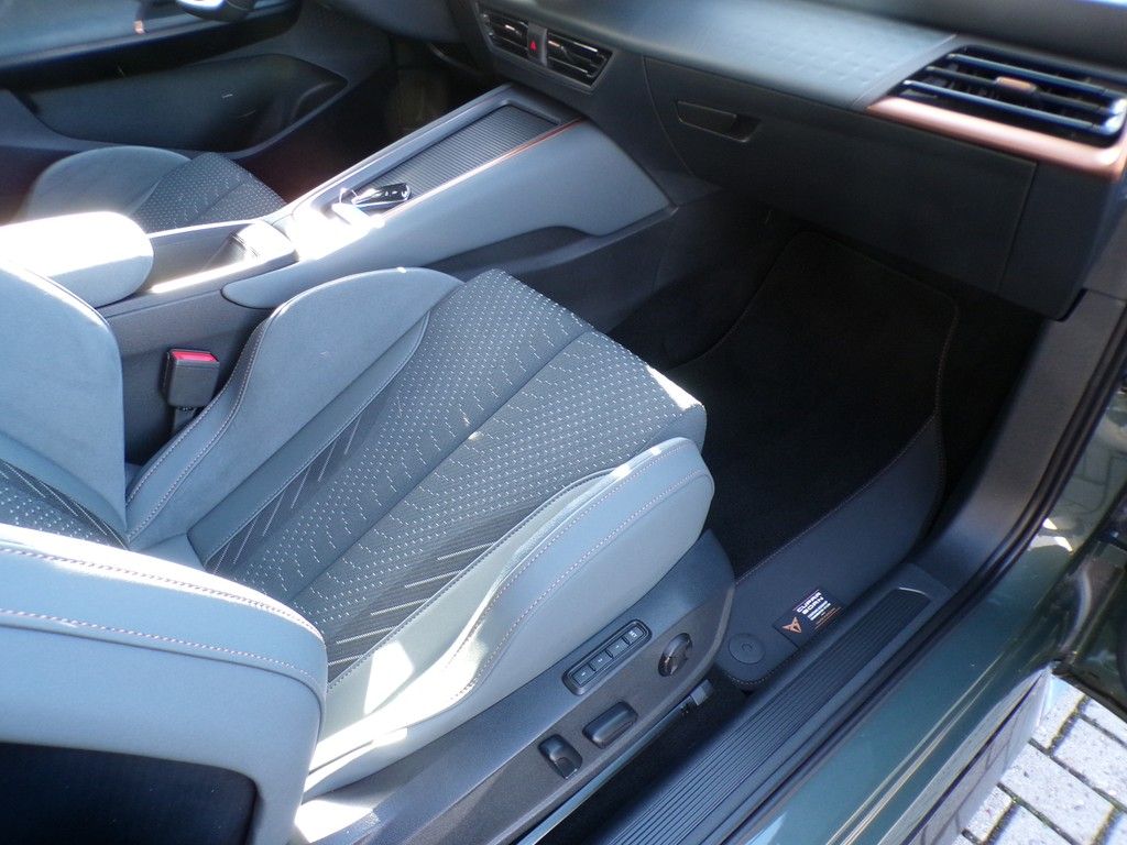 Fahrzeugabbildung CUPRA Born VZ