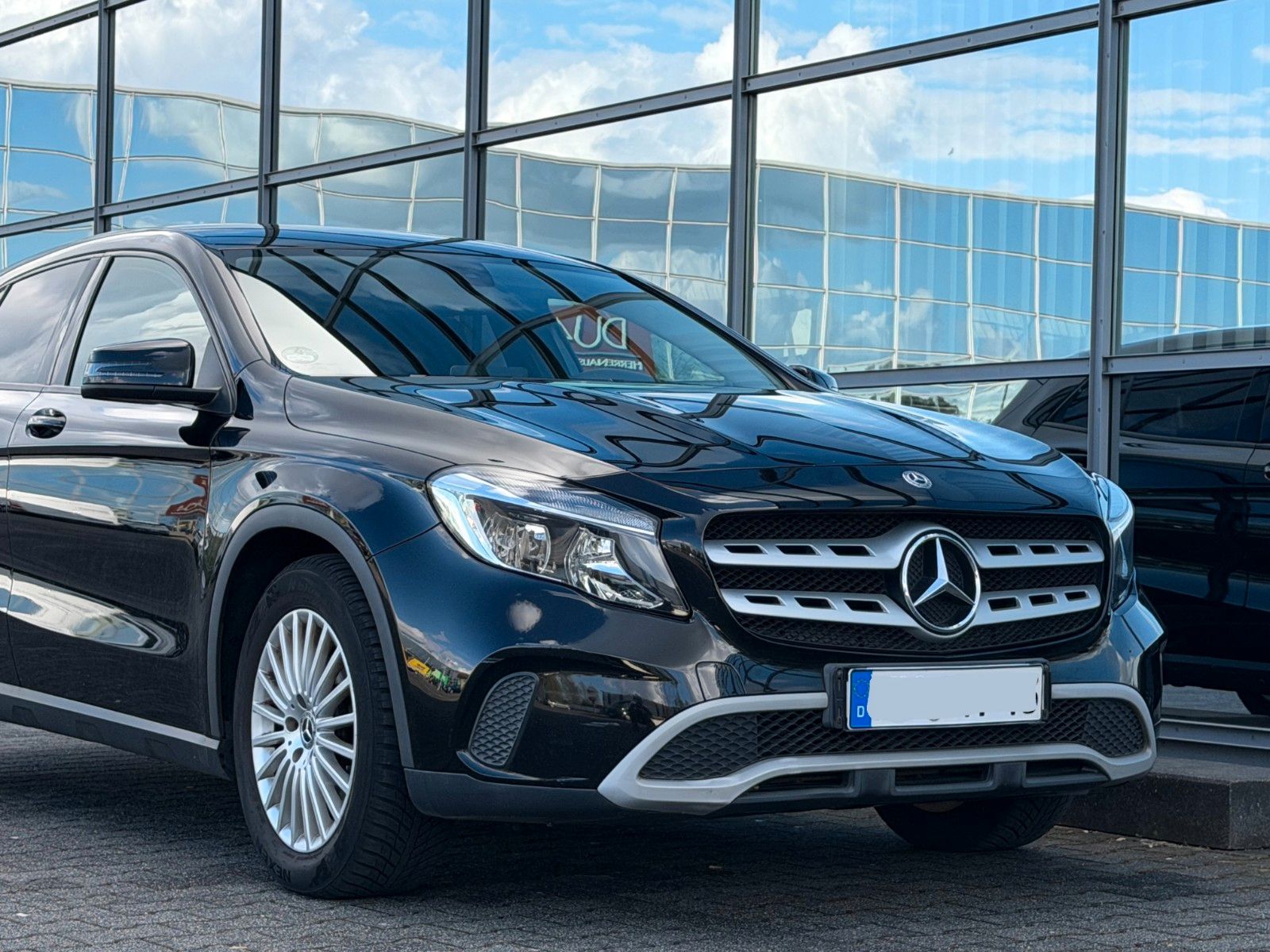 MERCEDES-BENZ GLA 180
