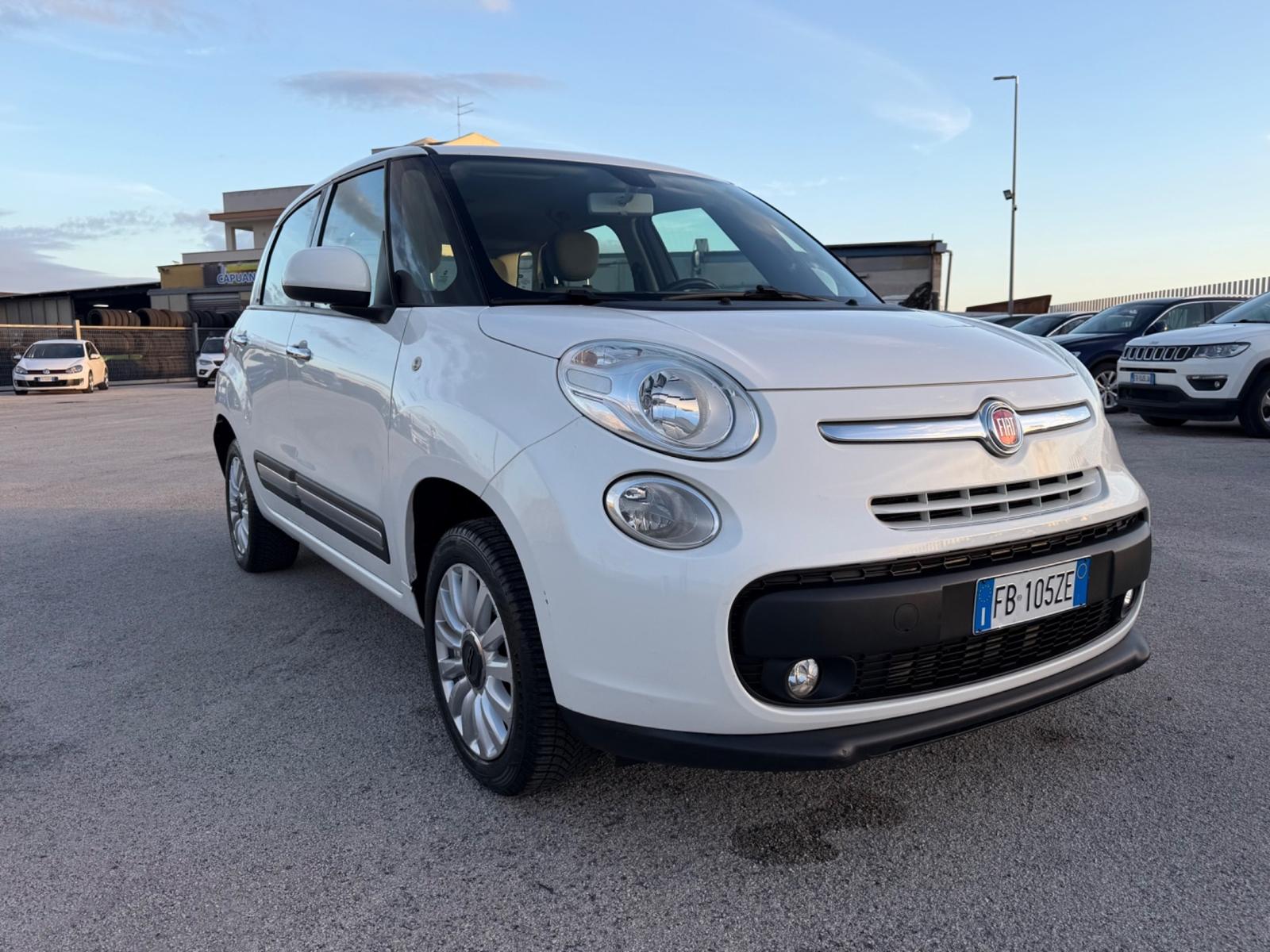 Fiat 500L 2015 — rear view