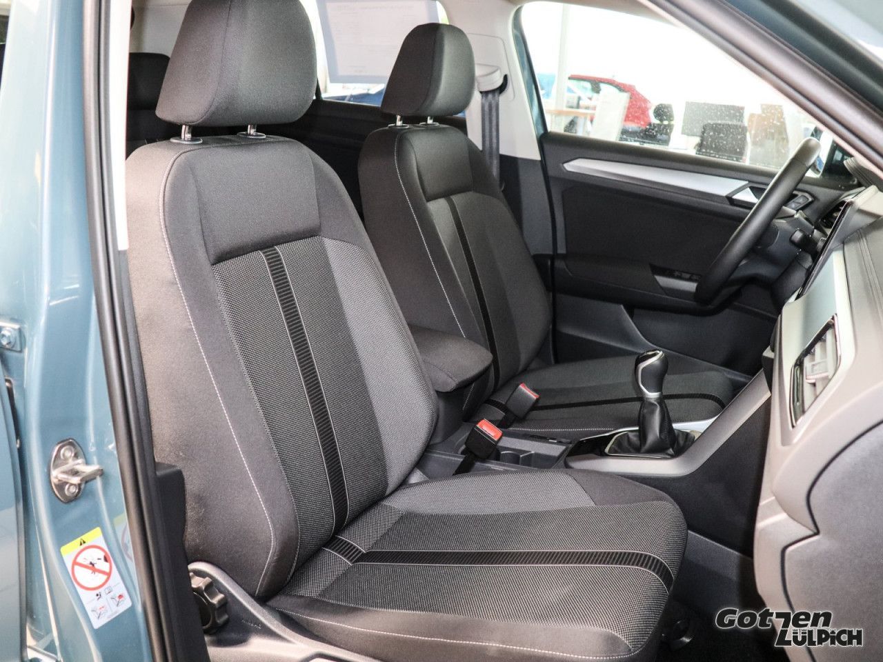 Fahrzeugabbildung Volkswagen T-Roc Life 1,0TSI Klima Navi PDC LED Vordersitze