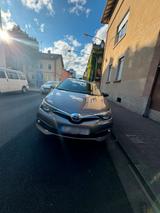 Toyota Auris 2015 hybrit - Toyota Auris Gebrauchtwagen in Frankfurt