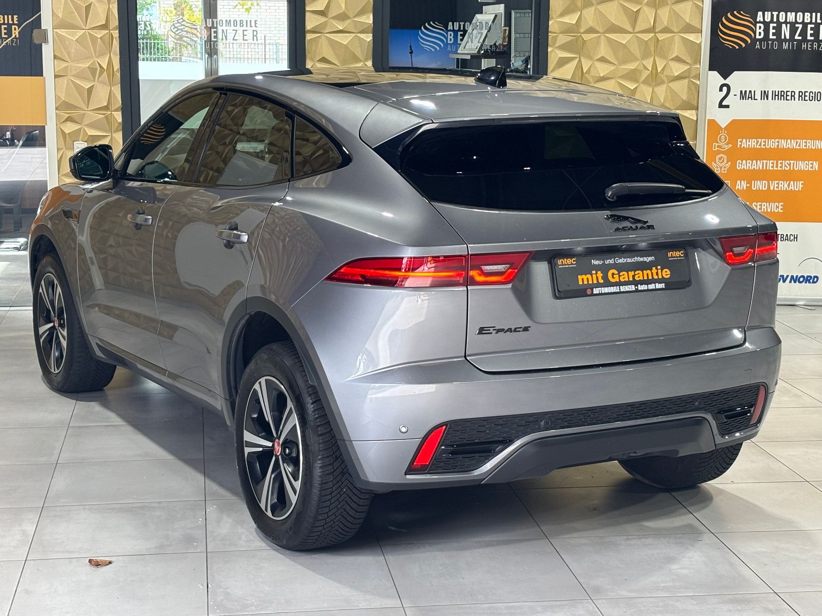 Fahrzeugabbildung Jaguar E-PACE R-Dynamic/AWD/PANORAMA/KAMERA/MERIDIAN
