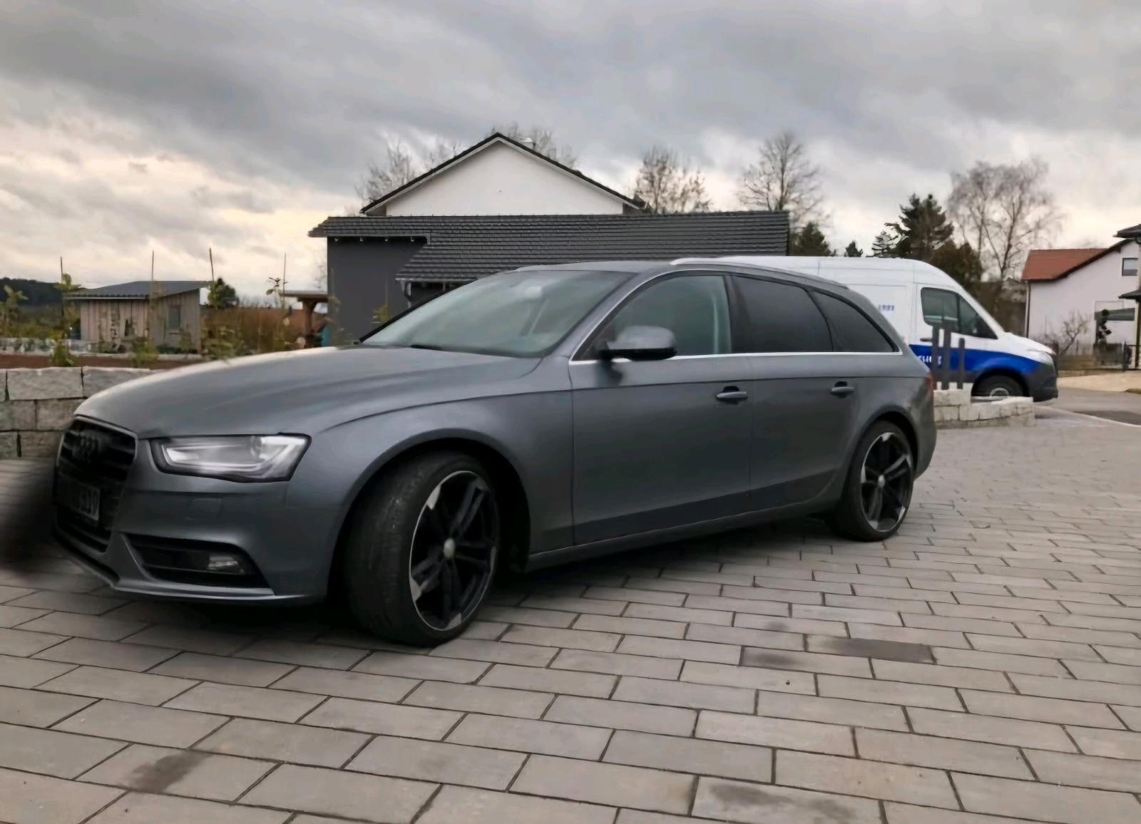 Audi A4 2014 — салон