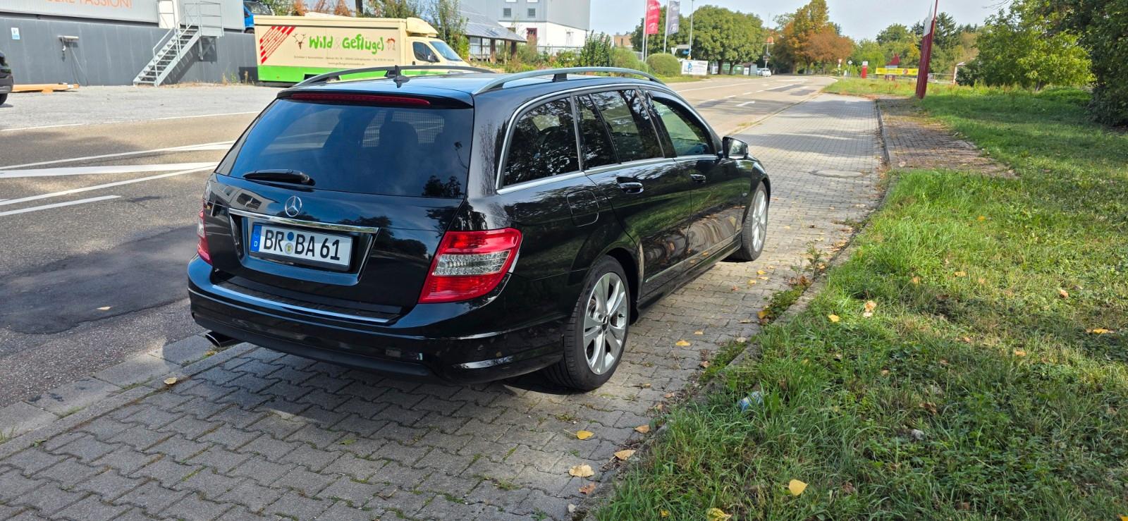 Mercedes-Benz C250 2009 — interior