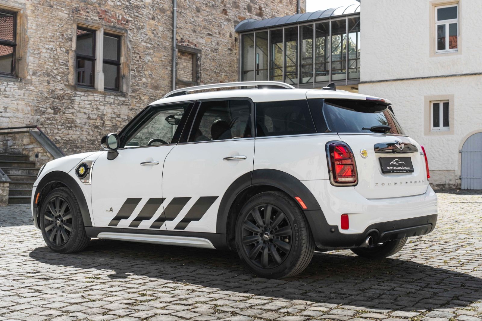 Fahrzeugabbildung MINI Cooper SE Countryman ALL4 H&K HUD LED KAM PANO