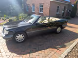 Mercedes-Benz E 220 E 220 - Mercedes-Benz E 220 mit Benzin-Antrieb: Automatik