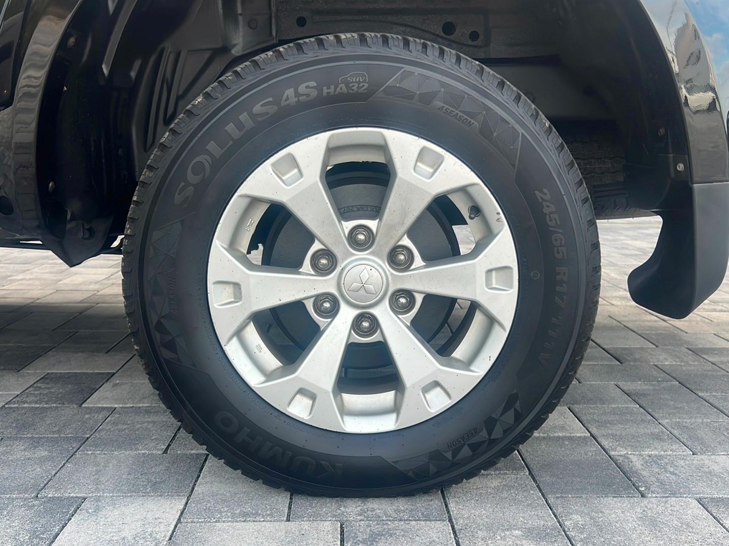 Mitsubishi L200 Edition 20 DoKa*1HAND*HARDTOP*AHK*SHZ*