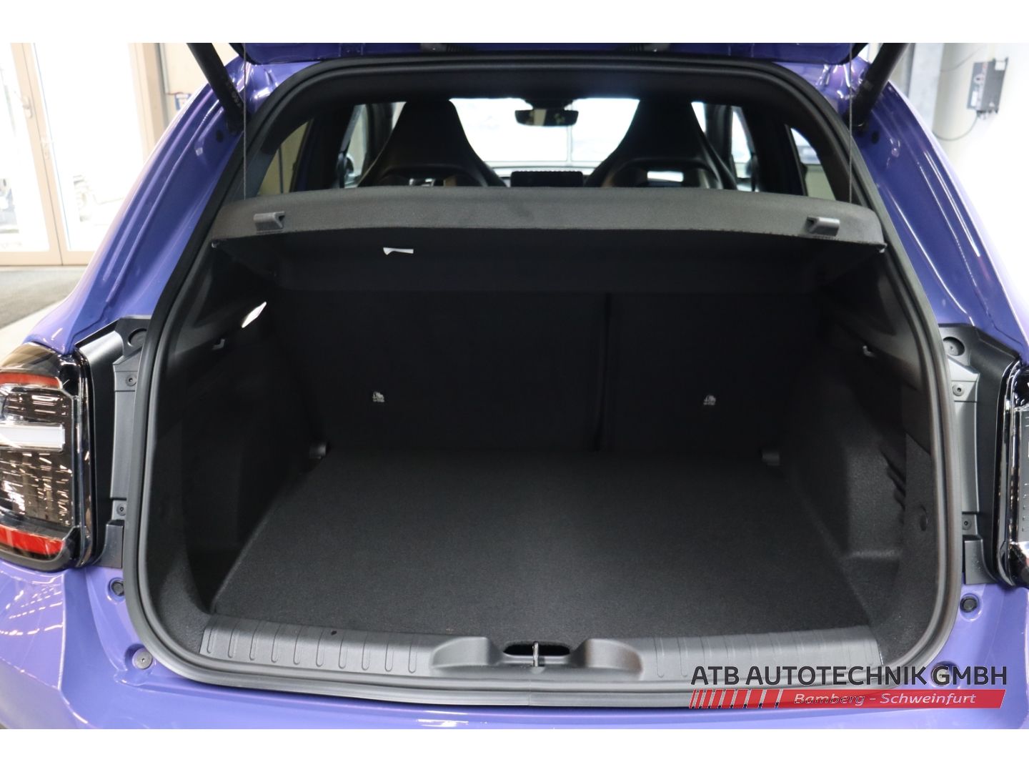 Fahrzeugabbildung Abarth 600e Scorpionissima 280 PS Navi LED PDCv+h Totwi