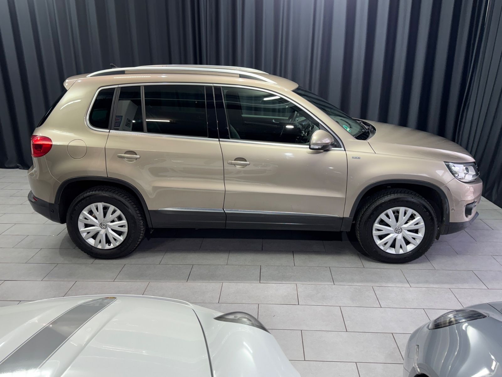 Fahrzeugabbildung Volkswagen Tiguan Life BMT 4Motion|DSG|NAVI|XENON|