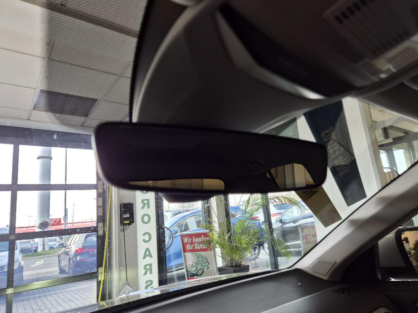 Fahrzeugabbildung Volkswagen T-Roc Life / NAVI / AHK / DIGITAL