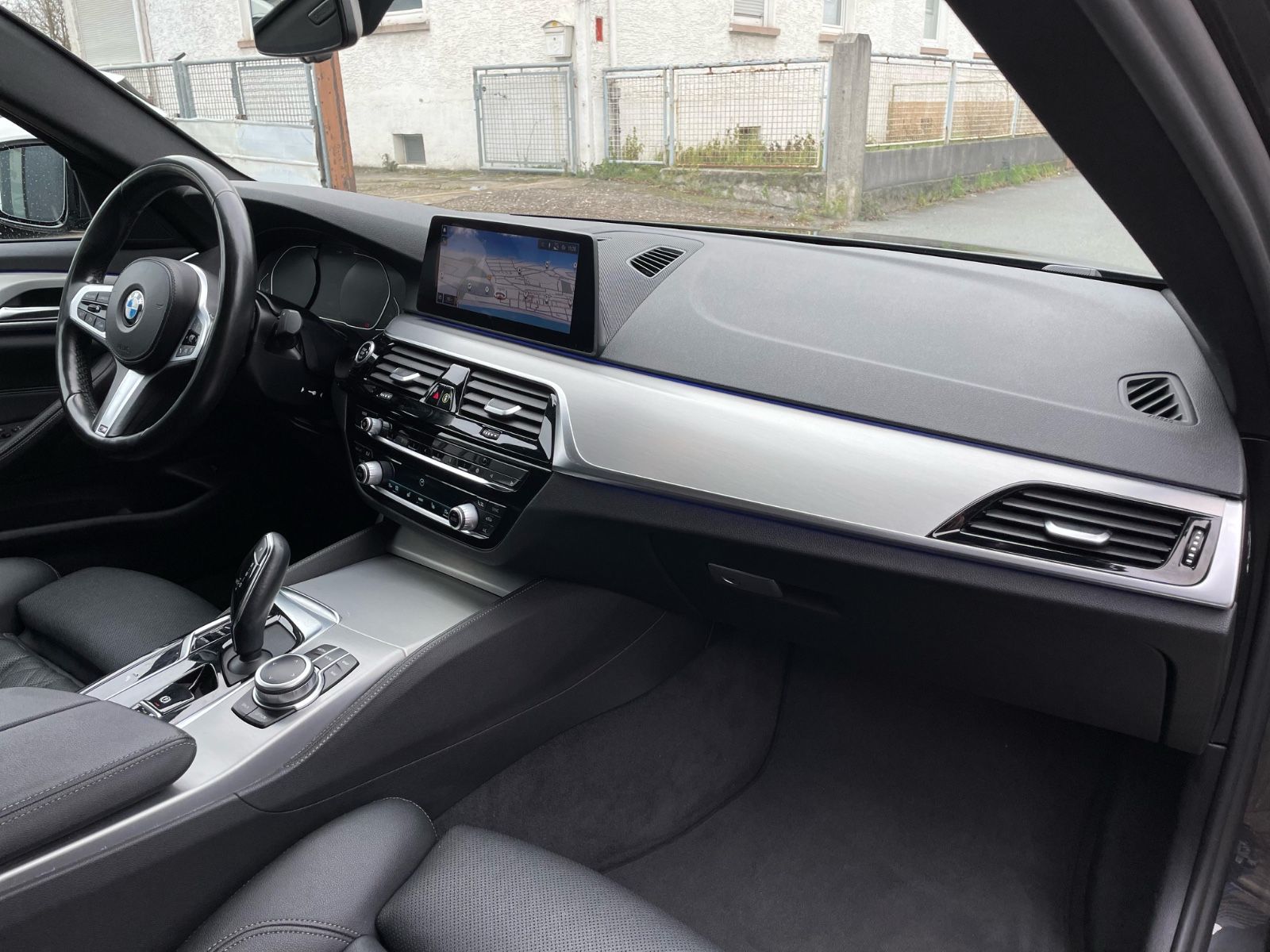 Fahrzeugabbildung BMW 530i Facelift |M Sport|Business|Cockpit+|Privacy