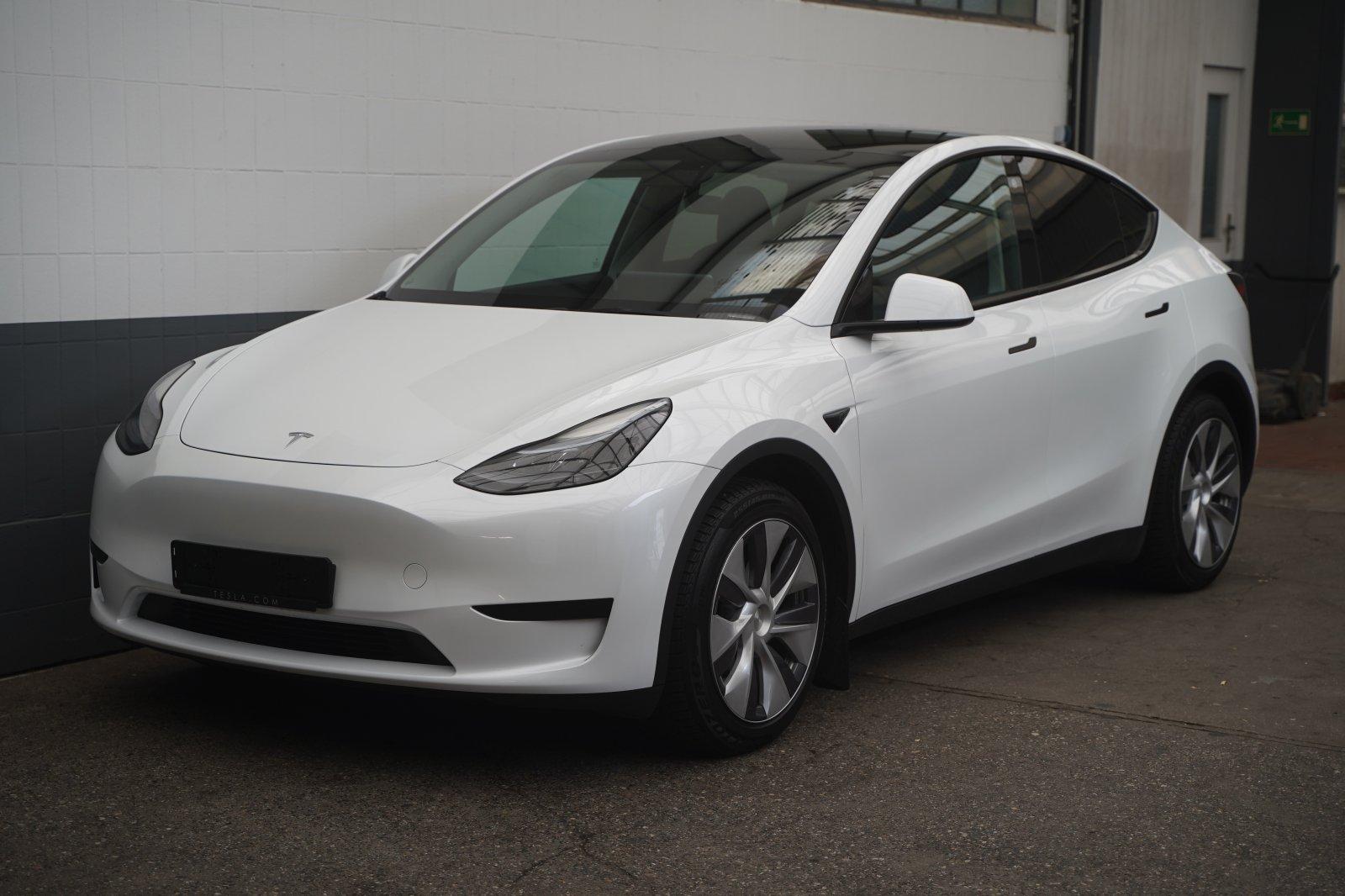 Tesla Model Y Standard Range RWD *AHK*EAP enhanced aut