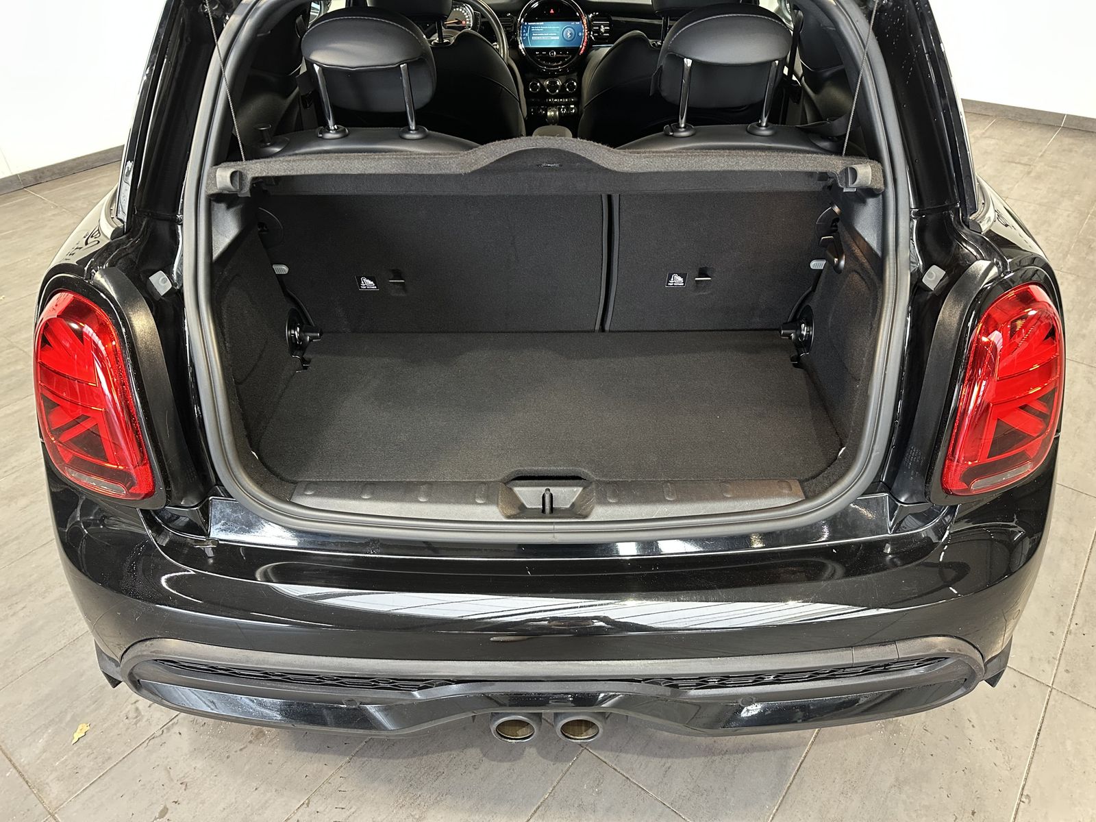 Fahrzeugabbildung MINI Cooper S Classic Trim Black Aut. NAV+LED+DCC+1HD