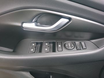 Fahrzeugabbildung Hyundai i30 Kombi 1.6CRDi 136PS TREND NAVI Komfortpaket