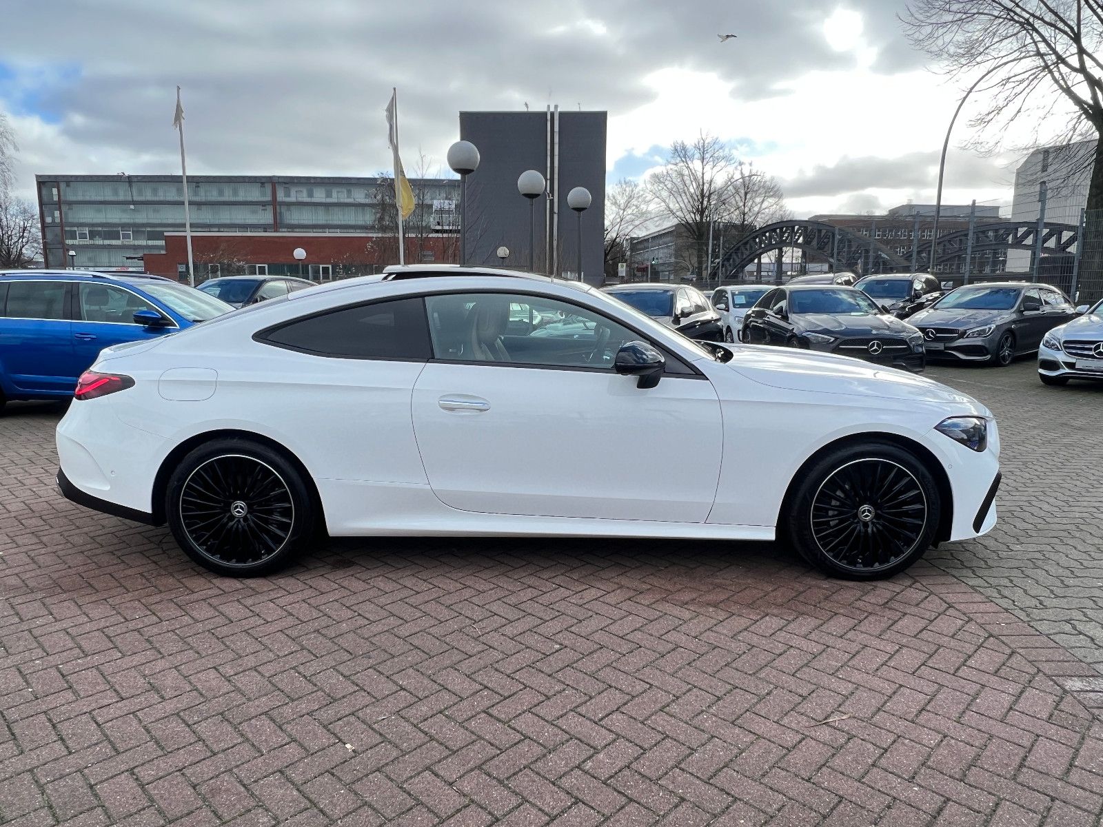 Fahrzeugabbildung Mercedes-Benz CLE 200 AMG LINE PREMIUM PANORAMA SITZKLIMA