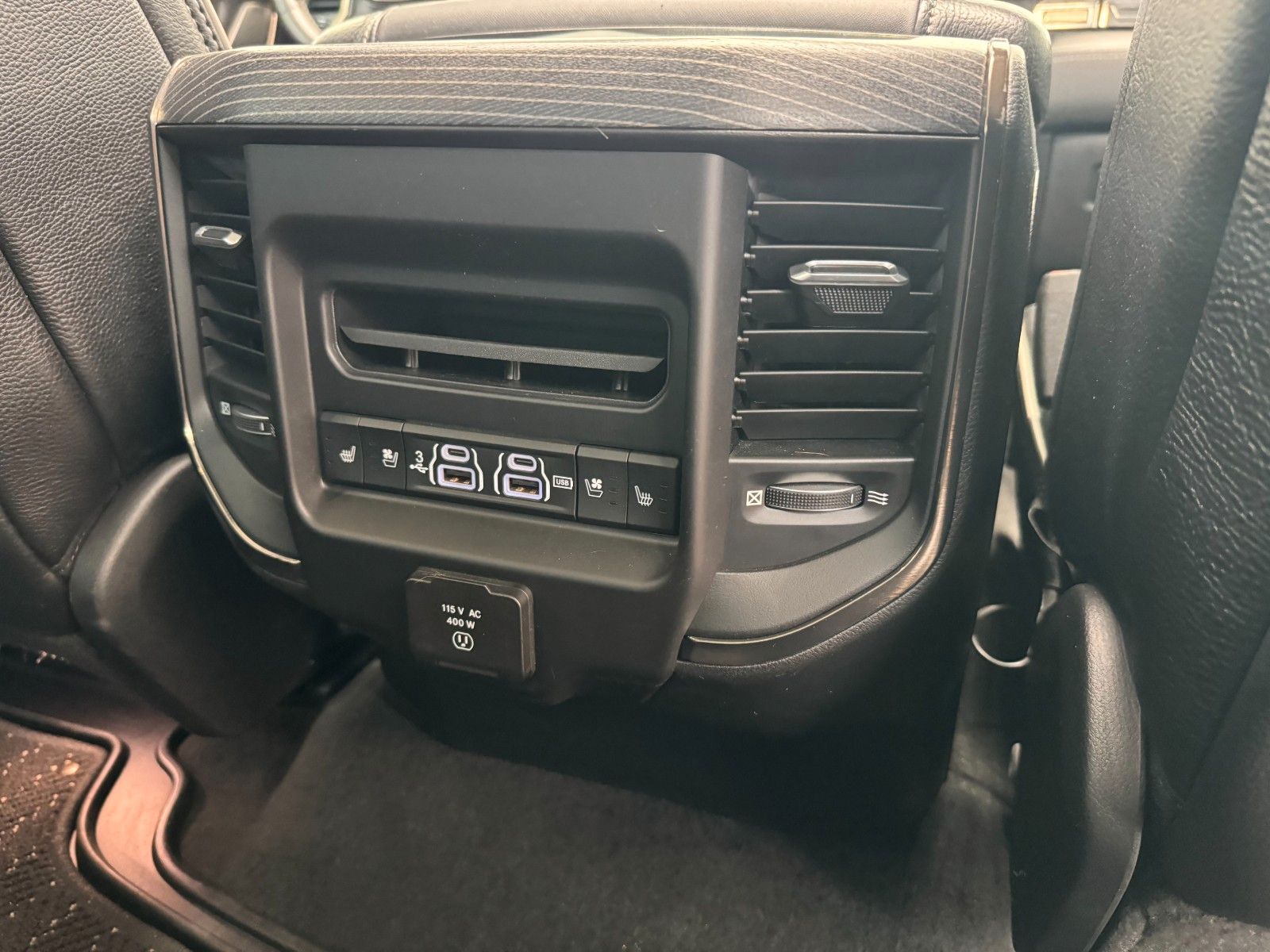 Fahrzeugabbildung Dodge RAM 5,7 Limited LPG "200 Liter-Tank  AHK LRA"