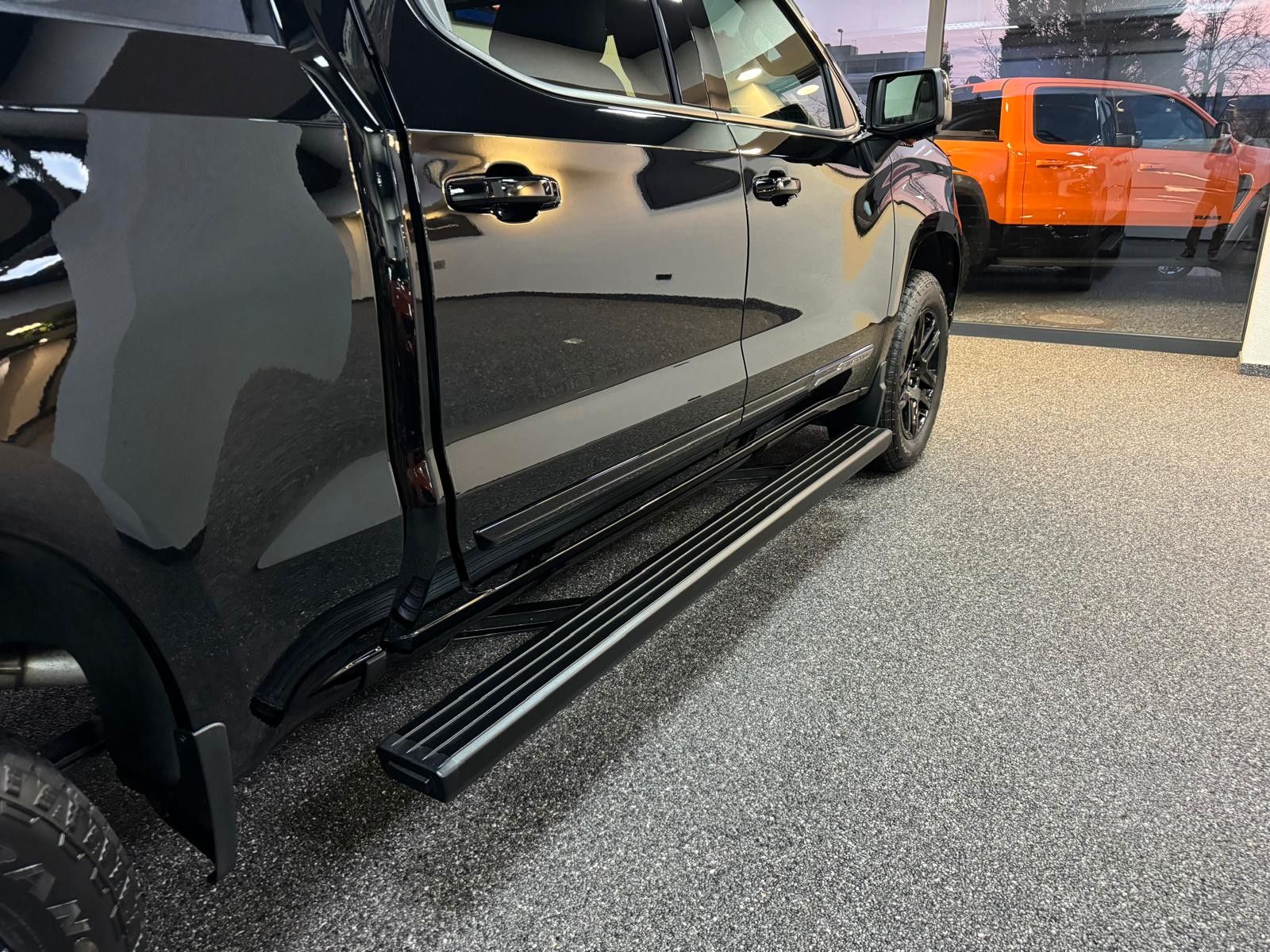 Fahrzeugabbildung Chevrolet 26 SILVERADO MIDNIGHT HIGH COUNTRY 6.2L V8-4x4