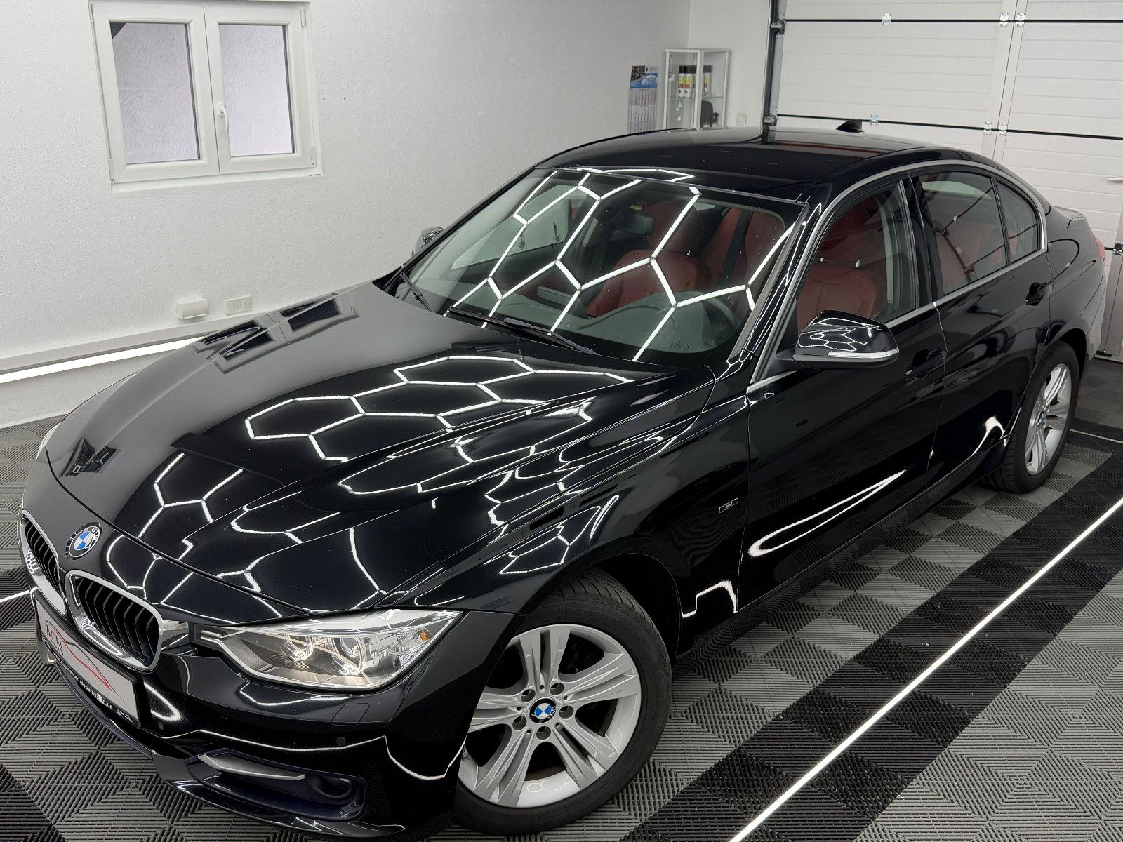 Fahrzeugabbildung BMW 320 d Lim. SPORT LINE/XENON/KAMERA/PDC/KLIMA