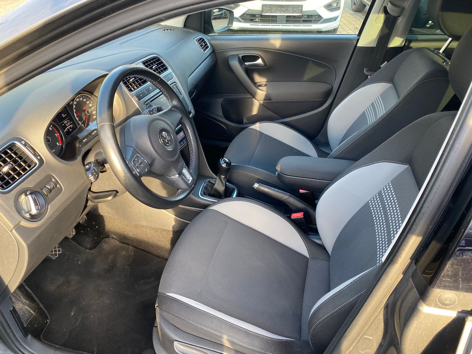 Fahrzeugabbildung Volkswagen Polo V 1,2 TSI Life *Xenon *Winterpaket