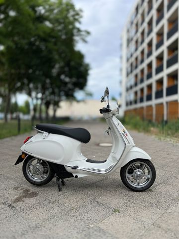 Vespa PRIMAVERA ELETTRICA E5 BIANCO