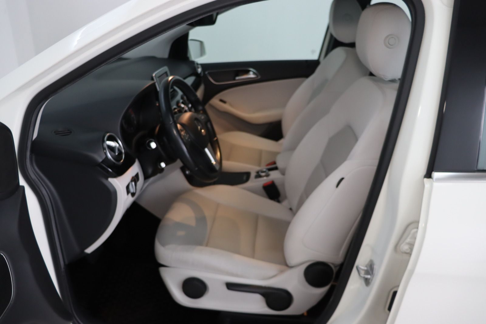 Fahrzeugabbildung Mercedes-Benz B 180 BlueEFFICIENCY * Bi-Xenon * Navi * SHZ *