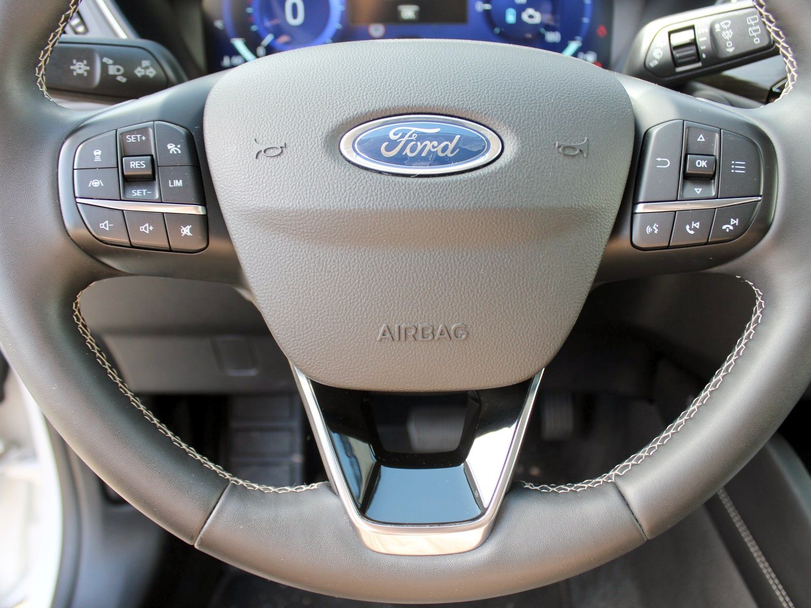 Fahrzeugabbildung Ford Kuga Plug-In Hybrid Vignale 2,5 Duratec