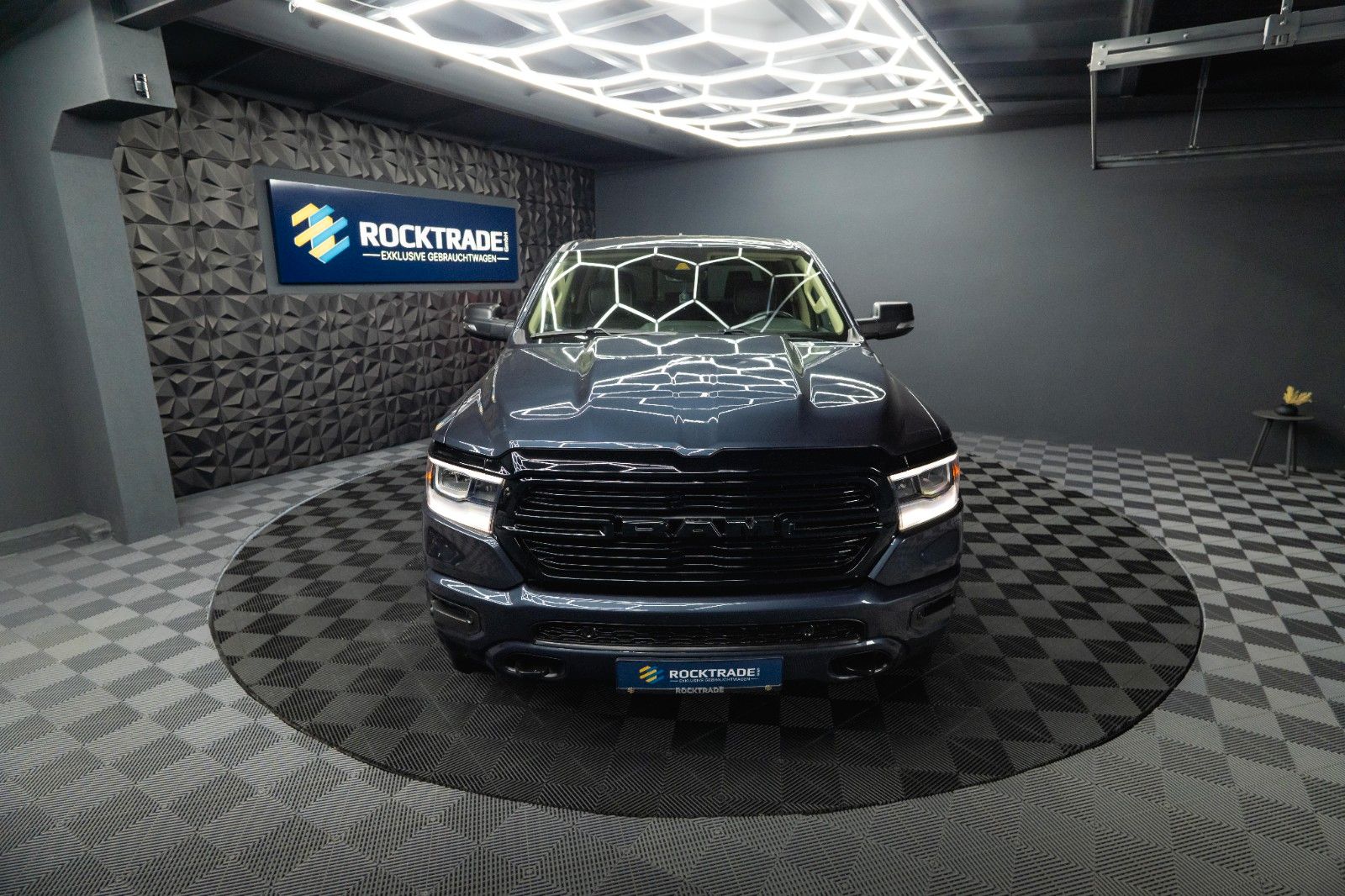 Fahrzeugabbildung Dodge RAM 5.7 V8 HEMI 4x4 NIGHT-Paket LARAMIE 22 Zoll