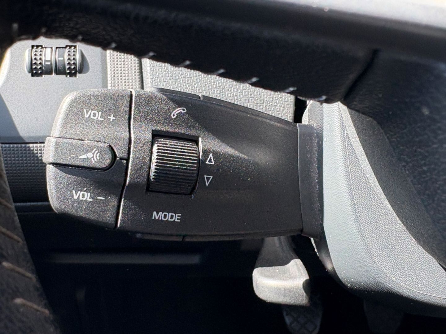 Fahrzeugabbildung SEAT Ibiza SC Stylance Style 8fach bereift Sitzheizun