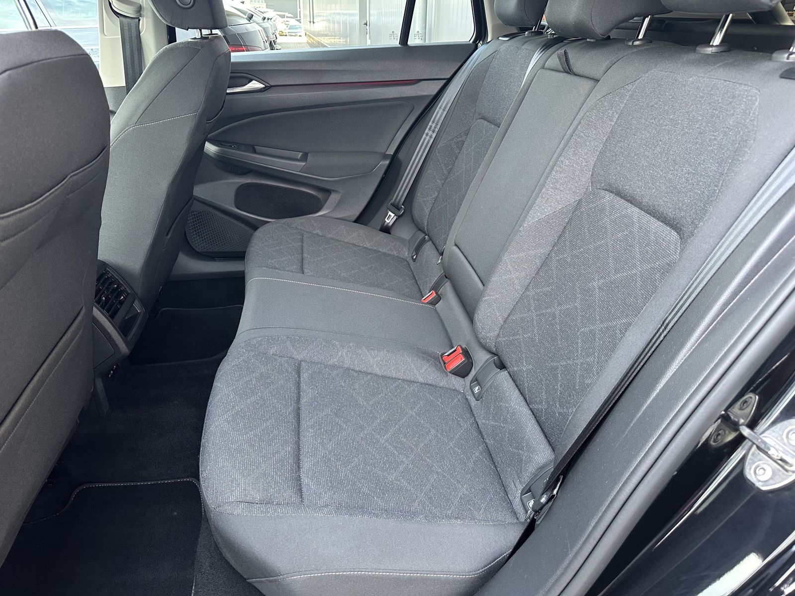 Fahrzeugabbildung Volkswagen Golf Variant 2.0 TDI DSG Life LED+ACC+SHZ+VCOCK