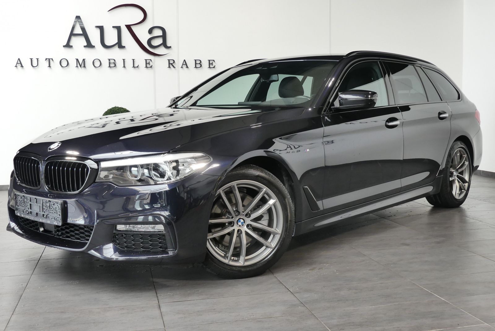 Fahrzeugabbildung BMW 520d Touring xDrive M-Sport NAV+LED+ACC+H&K+18ZO