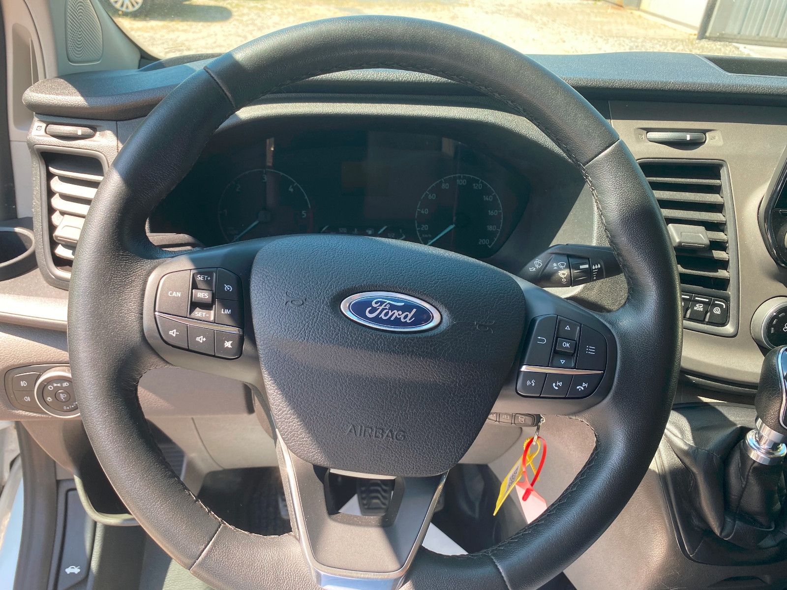 Fahrzeugabbildung Ford Transit Custom Kasten 320 L2 Trend,Regale
