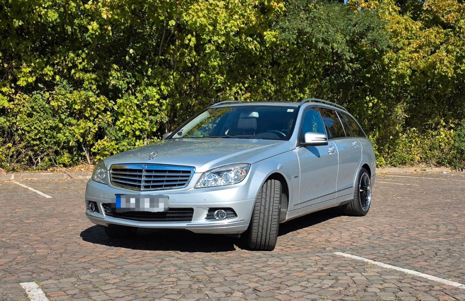 Mercedes-Benz C180 2010 — вигляд ззаду