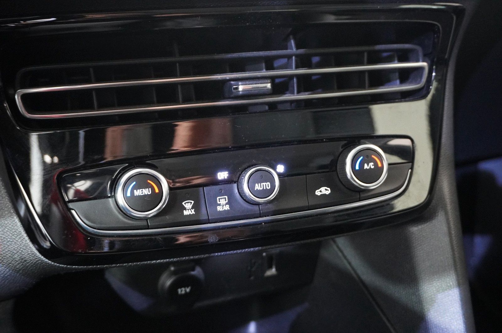 Fahrzeugabbildung Opel Mokka 1.2T ELEGANCE NAVI/LED/KAMERA/SPORT/DAB+