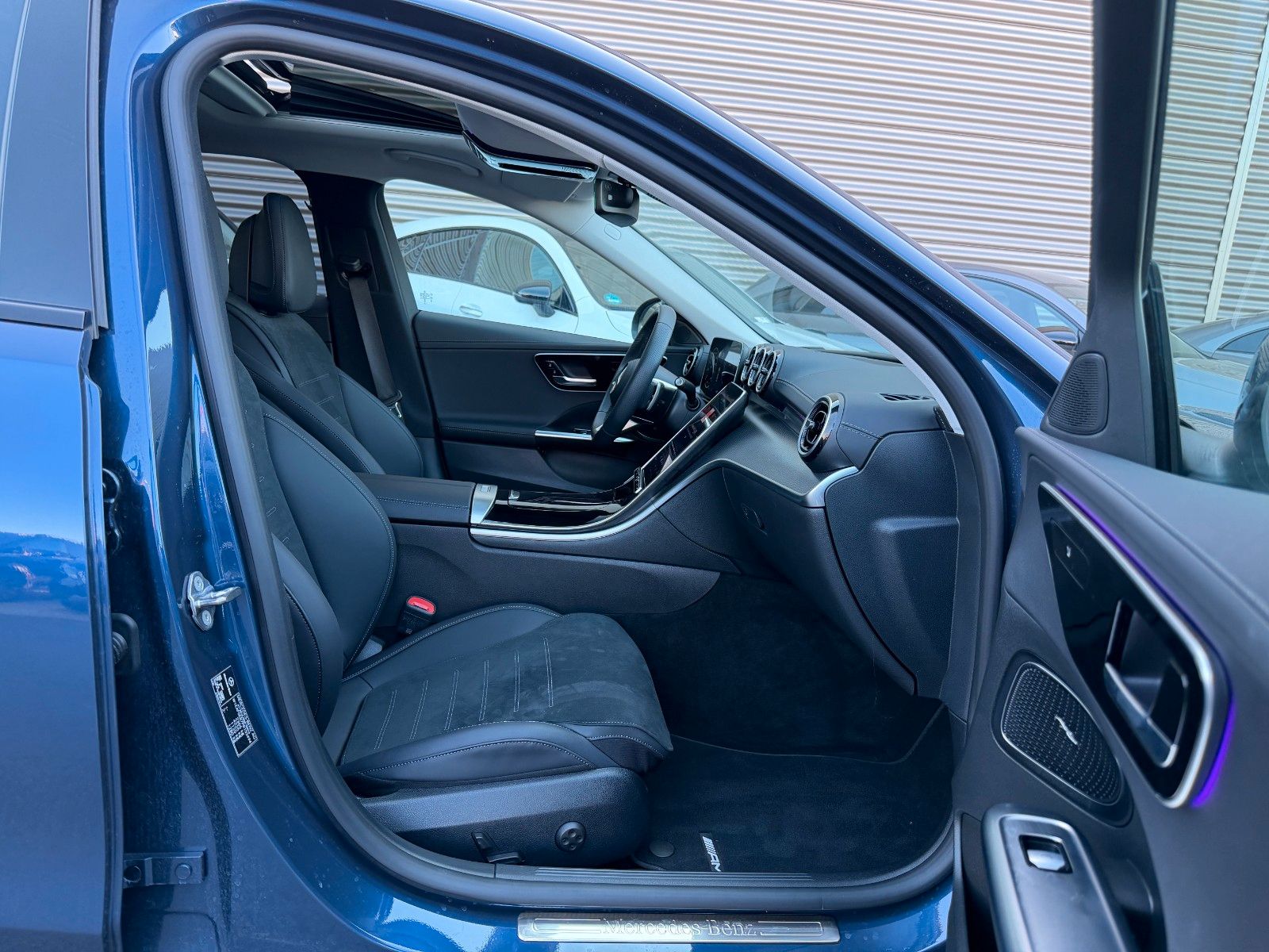 Fahrzeugabbildung Mercedes-Benz C 220d AMG+AHK+ESD+Night+TotW+RKamera