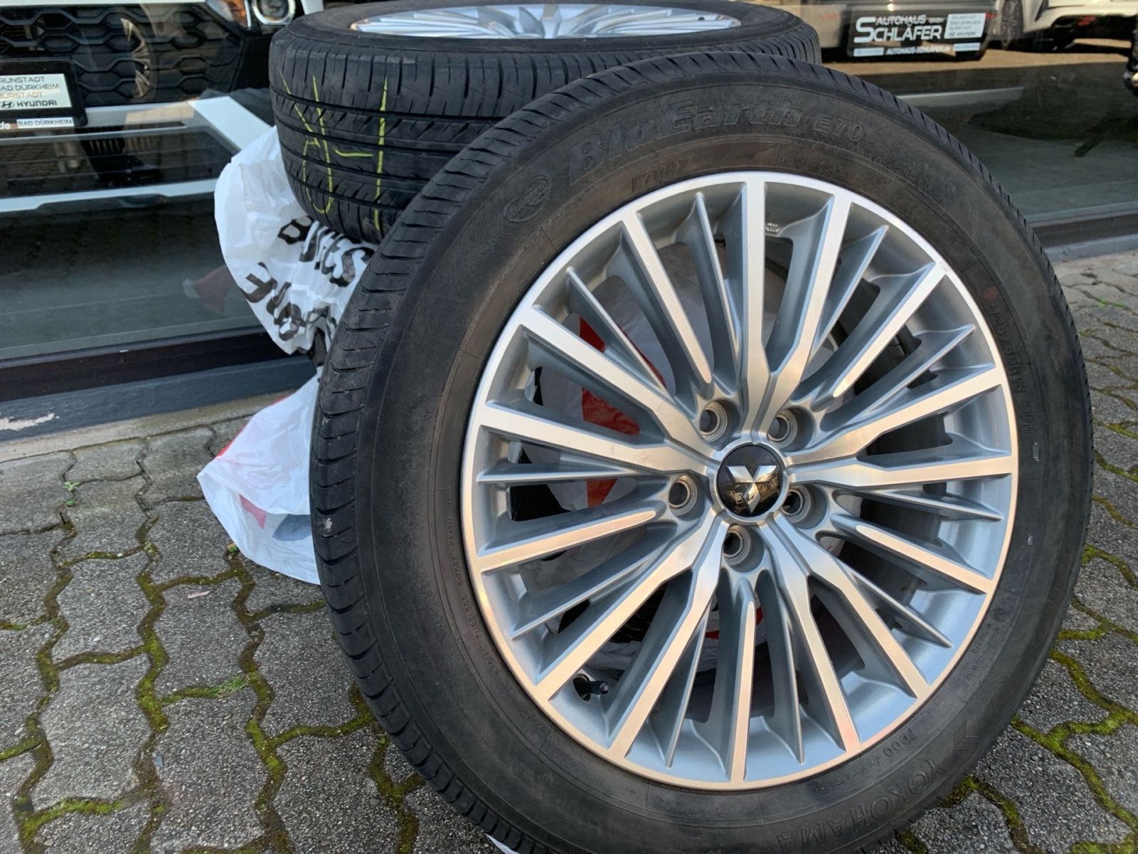 Fahrzeugabbildung Mitsubishi Outlander 2.4 PHEV Plug-in Hybrid Basis Spirit 4