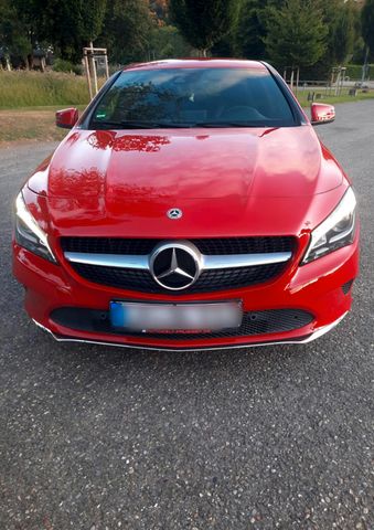 MERCEDES-BENZ CLA 180 Shooting Brake -